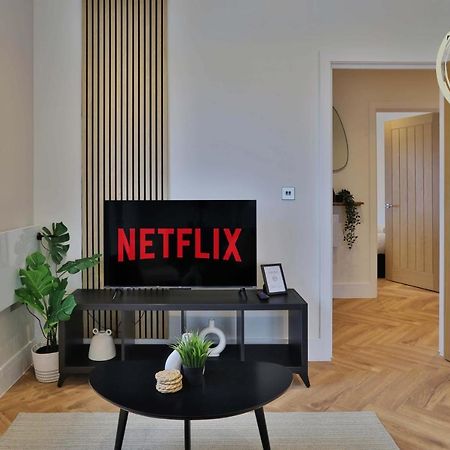 Newly-Built Urban Retreat By Ttlg Stays 리크먼즈워스 외부 사진